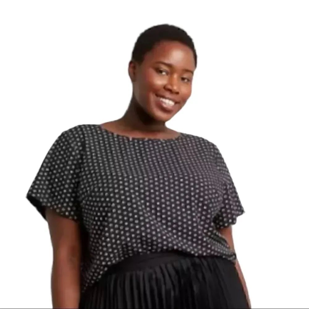 AVA VIV Women’s plus size polka dot short sleeve button back woven blouse